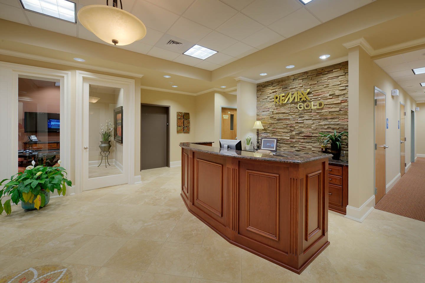 remax-gold3